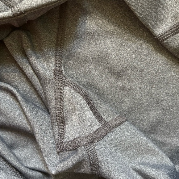 Under Armour Cropped Capri Tights Leggings Womens Size Large Gray Black Athlete - Picture 4 of 5